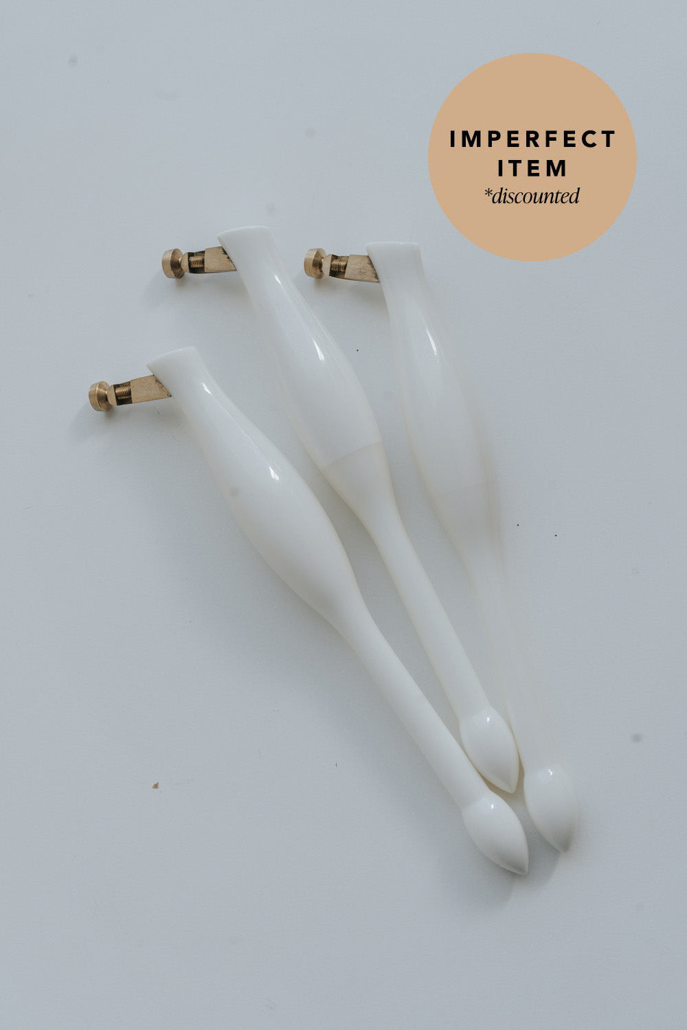 Three white universal nib and container pens on a white background with 'imperfect item' label.